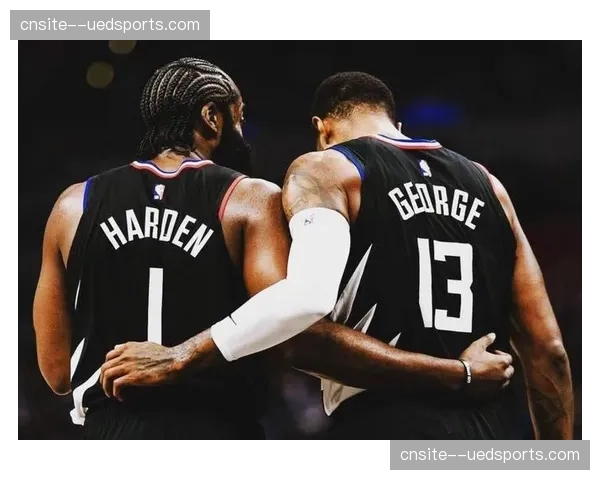 快船主场大胜雄鹿，伦纳德乔治组合攻防两端展现统治力