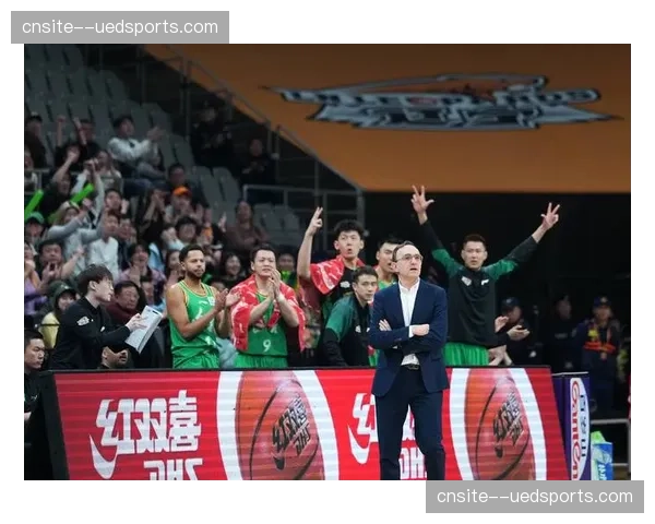 广州朗肽海本四连败季后赛告急，徐昕12+9内线支撑难救主